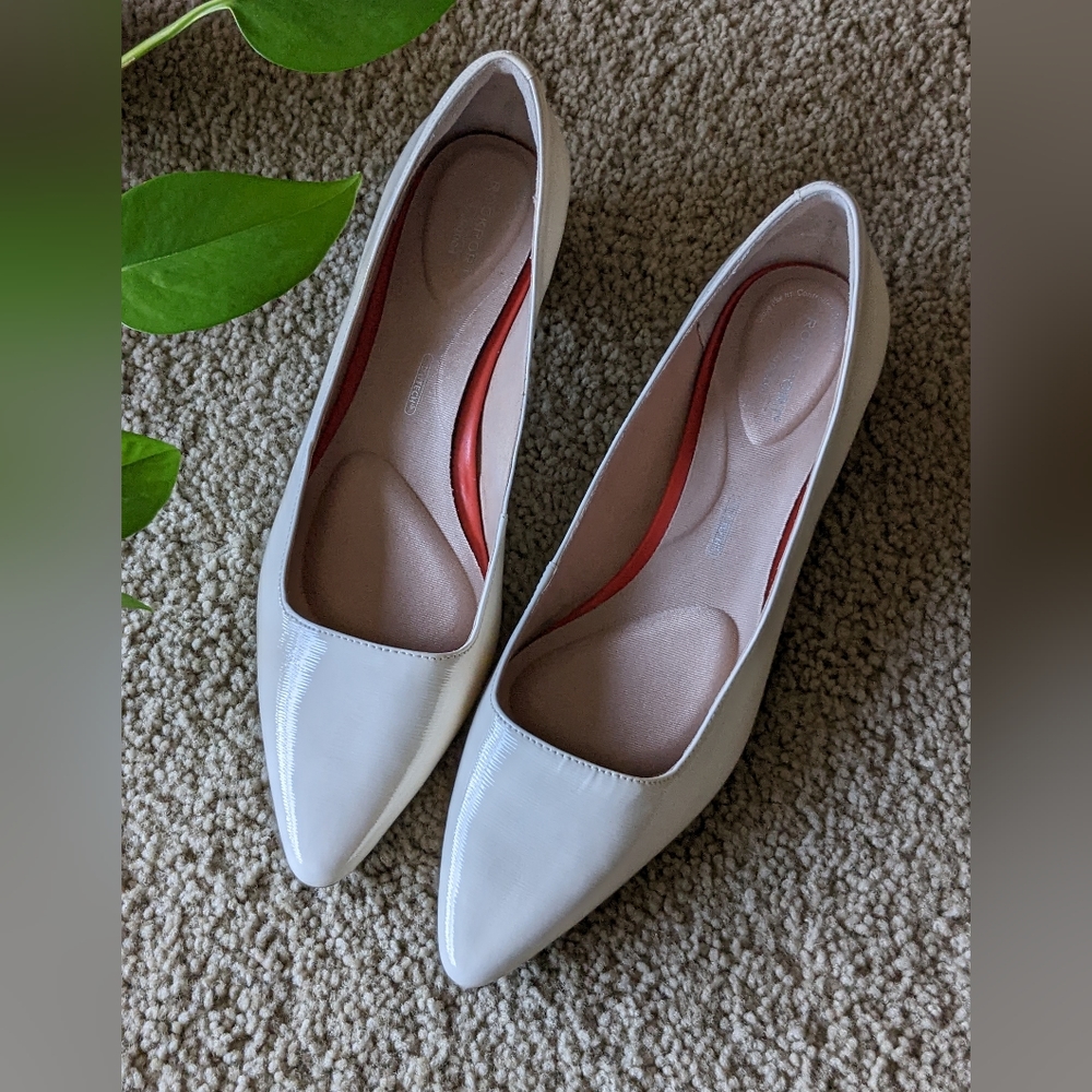 WOMEN'S TOTAL MOTION GRACIE HEEL. Size 8.5 .  Off white.
